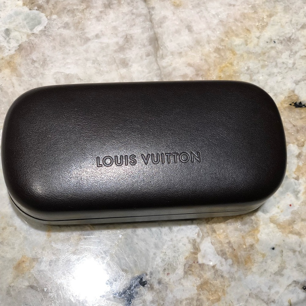 LV SUNGLASS CASE 🕶